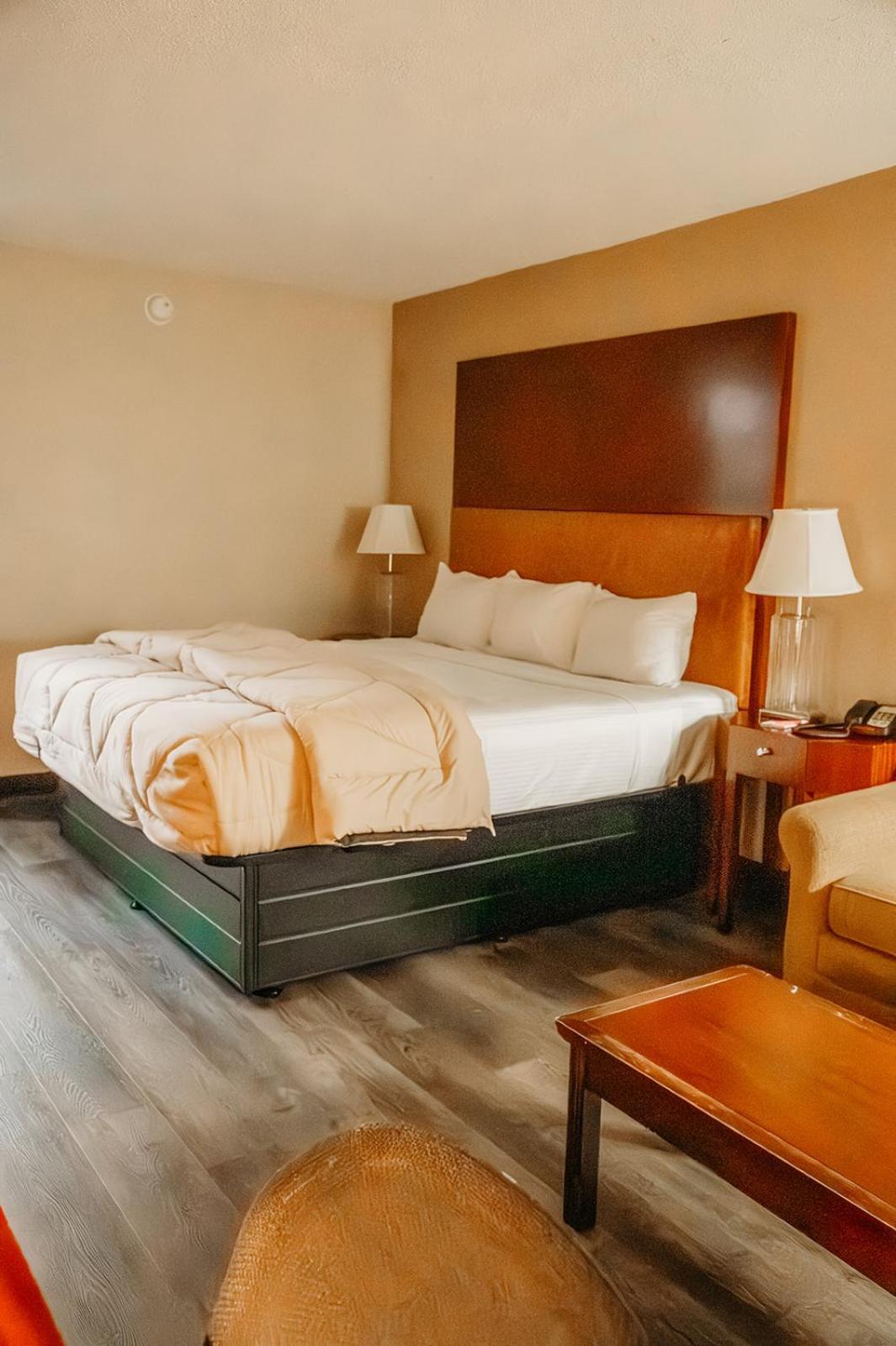Country Garden & Suites Benton الغرفة الصورة